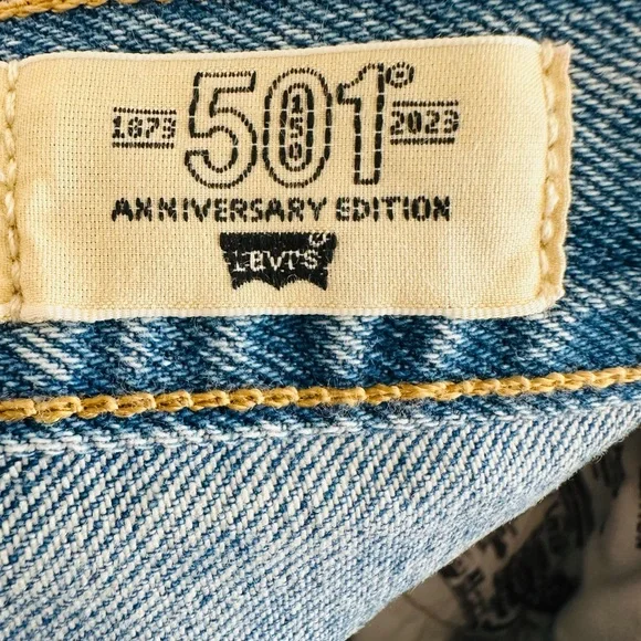 New Levi’s 501 90’s  Patchwork shorts anniversary edition light wash jean - Picture 12 of 14